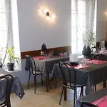 Logis Restaurant De La Cloche ホテル Le Theil-sur-Huisne
