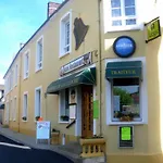 Logis Restaurant De La Cloche ホテル