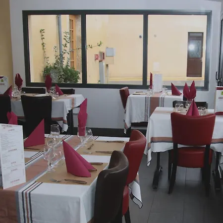 Logis Restaurant De La Cloche Hotel Le Theil-sur-Huisne