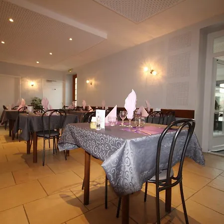 ホテル Logis Restaurant De La Cloche