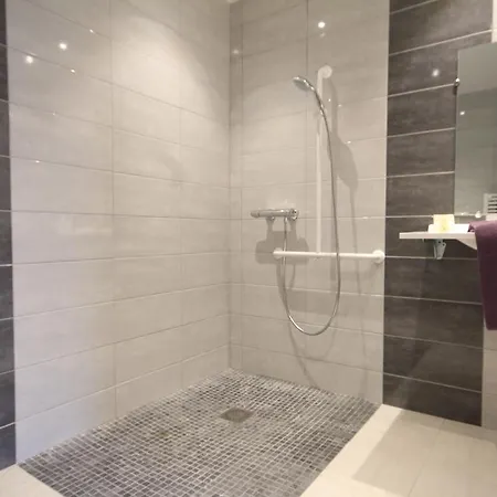 Hotel Logis Restaurant De La Cloche 2*