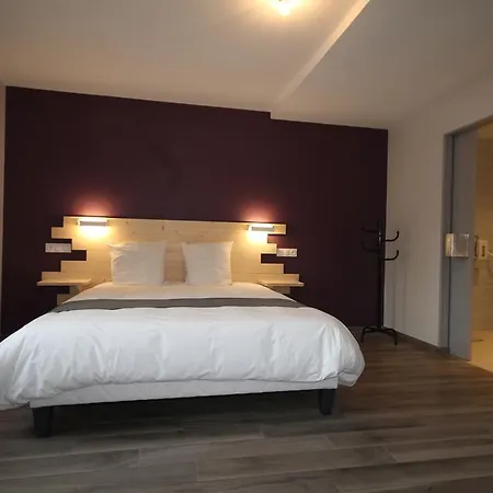 Hotel Logis Restaurant De La Cloche