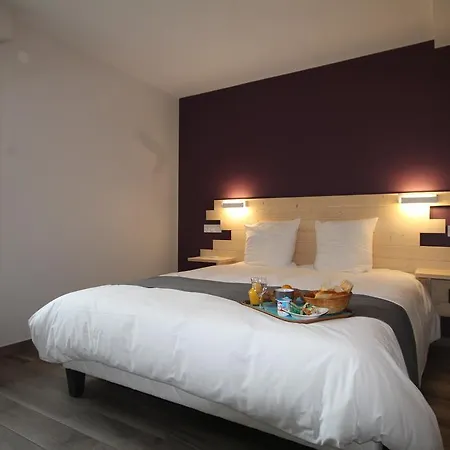 Hotel Logis Restaurant De La Cloche