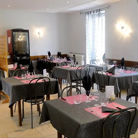 Logis Restaurant De La Cloche ホテル 2*