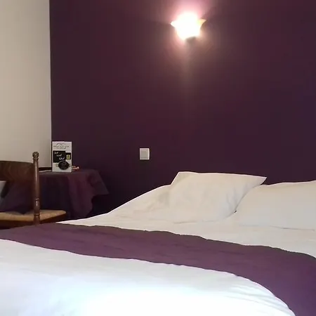 Hotel Logis Restaurant De La Cloche 2*