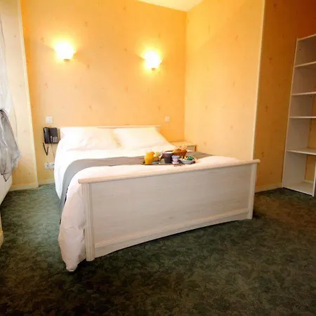 Hotel Logis Restaurant De La Cloche Le Theil-sur-Huisne