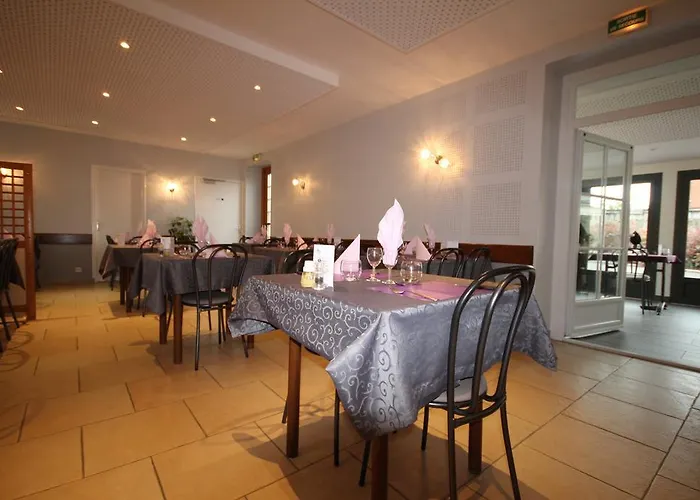 Hotel Logis Restaurant De La Cloche