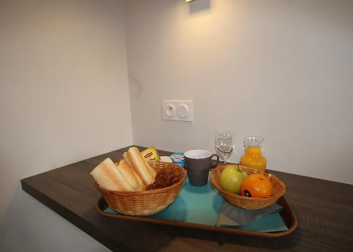 Hotel Logis Restaurant De La Cloche Le Theil-sur-Huisne