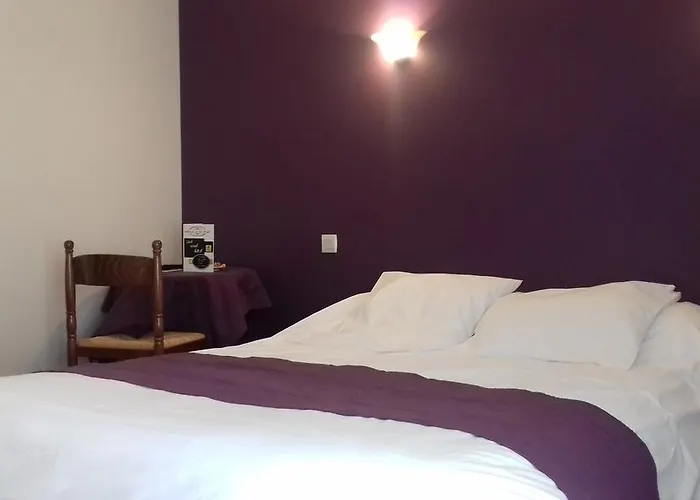 Hotel Logis Restaurant De La Cloche 2*