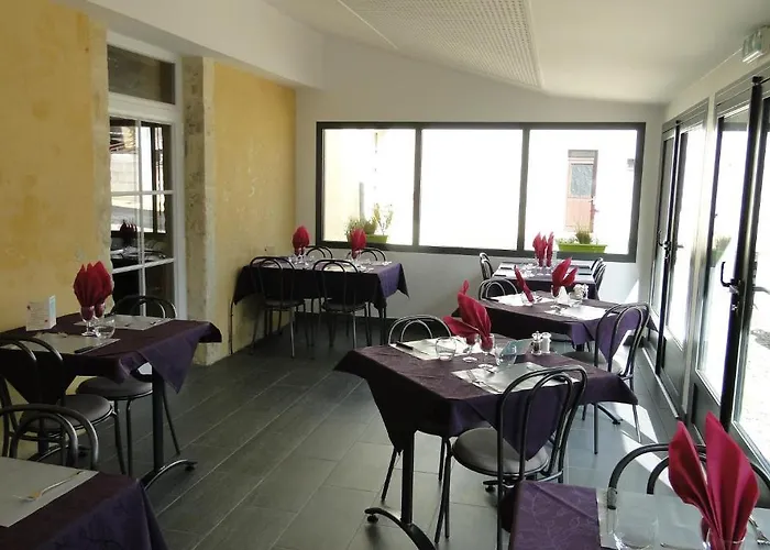 Logis Restaurant De La Cloche 2*