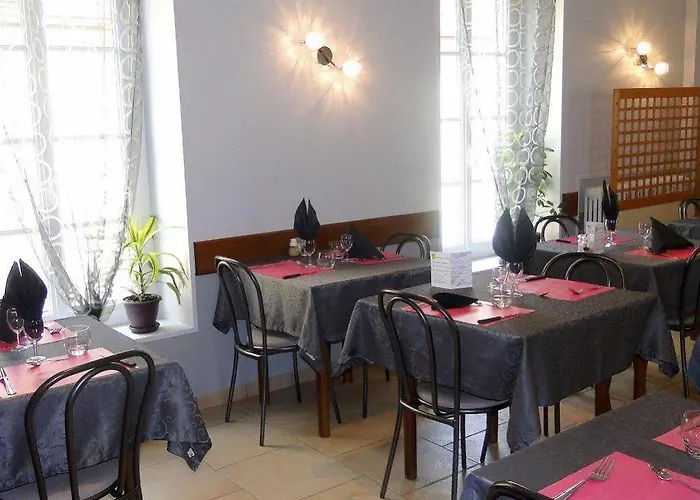 Logis Restaurant De La Cloche Hotel Le Theil-sur-Huisne