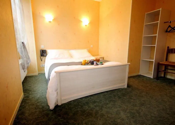 Hotel Logis Restaurant De La Cloche Le Theil-sur-Huisne