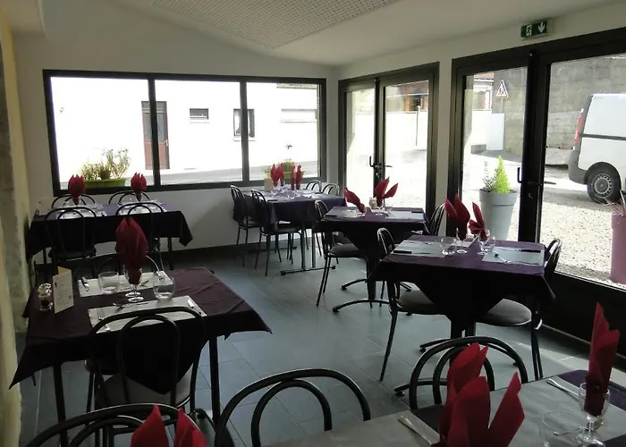 Logis Restaurant De La Cloche 2*